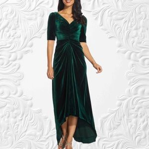 Adrianna Papell Emerald Velvet Evening Dress. NWT Size 4